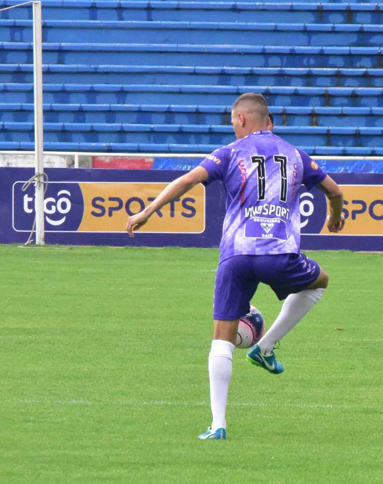 Maxi Gómez un referente en el onceno Lila