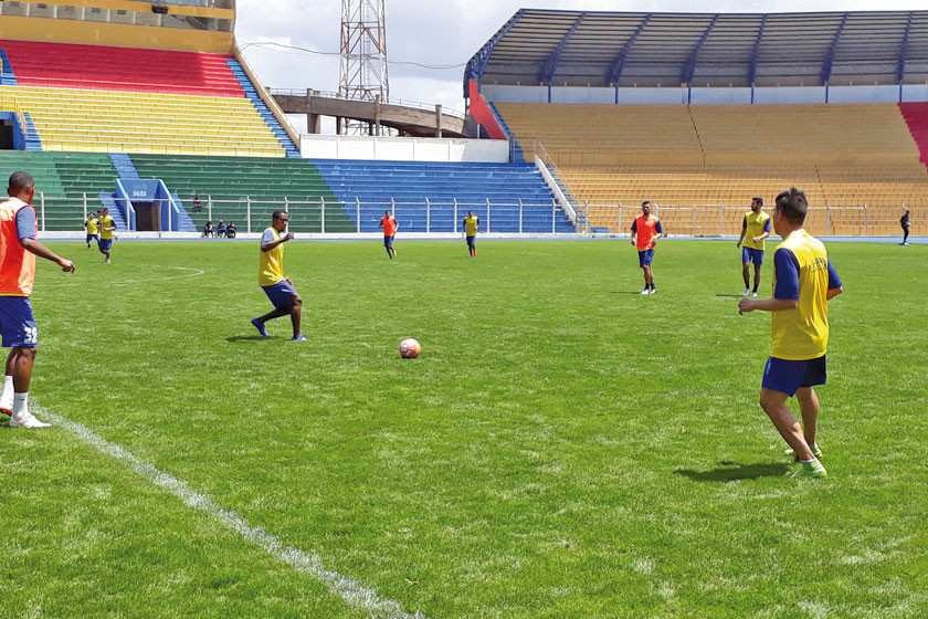 Ochoaizpur fortalece la definición de sus dirigidos para asegurar los tres puntos