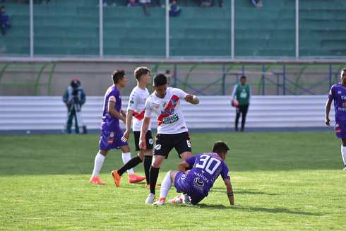Dura caída de Real Potosí ante su clásico rival 1 a 4