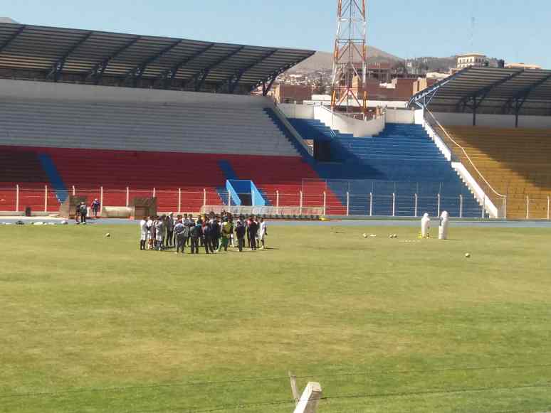 Sergio Apaza con novedades para enfrentar a Royal pari