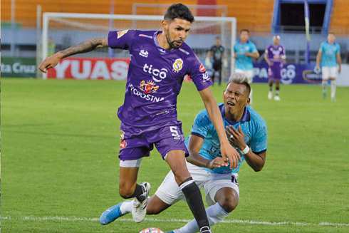 Real logra un valioso punto ante Aurora
