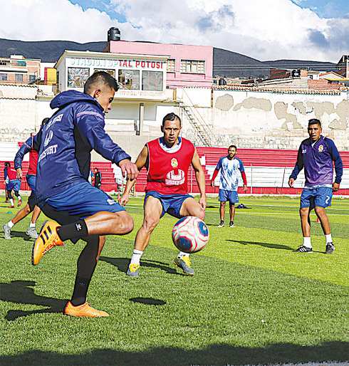 Real trabaja a doble turno con miras al clásico potosino
