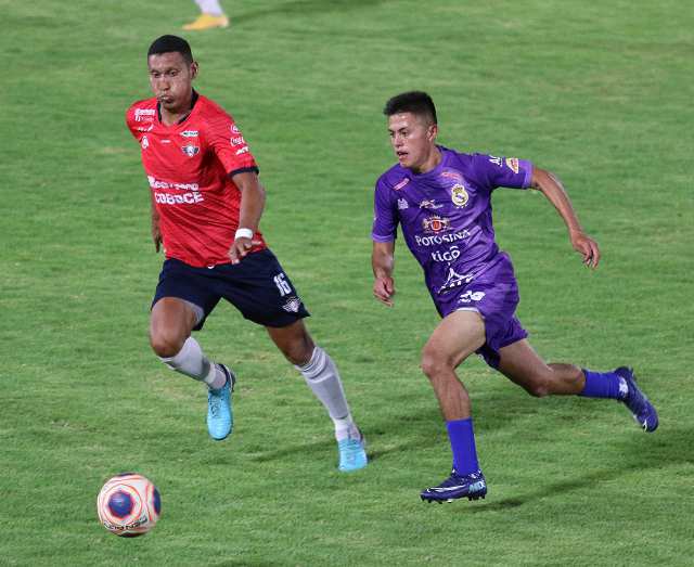 Real jugo mejor pero no alcanzo para sumar ante Wilstermann